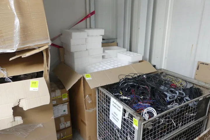 Konvolut Verpackungsmaterial Umfang: Karton mit Inhalt